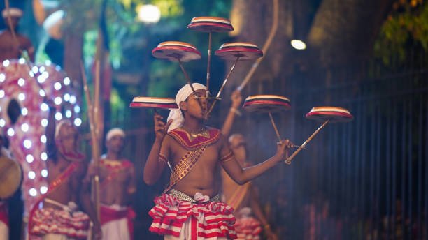 kandy perahera dancing